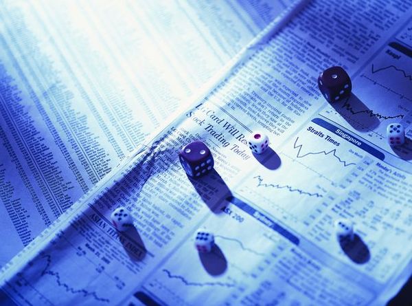 黄金三连阴震荡加剧：多重利空因素交织打压多头信心